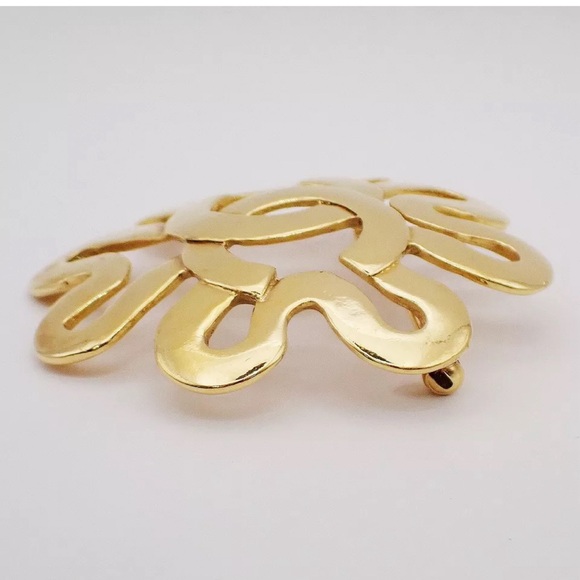 💝 Authentic CHANEL 94P CC Logos Round Brooch gold 💝 - Picture 2 of 5